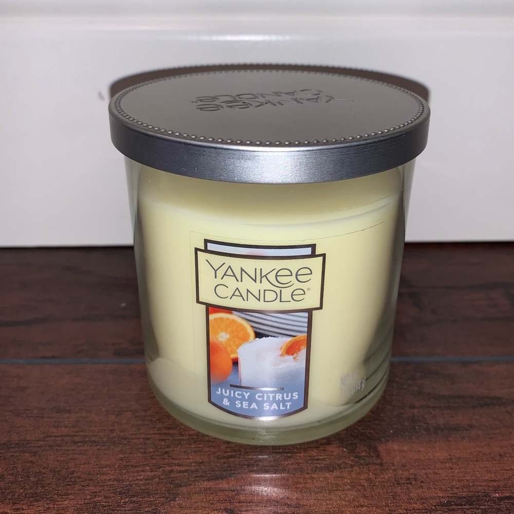 YANKEE CANDLE JUICY CITRUS & SEA SALT CANDLE 7 oz